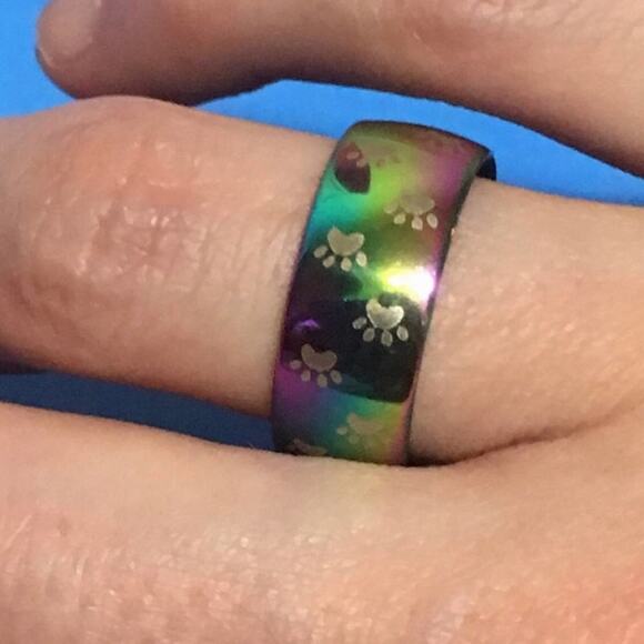 🐾 Lot of 5 Stainless Steel Rainbow Paw Print Rings. NWT. Sizes 7-11 - Picture 3 of 7